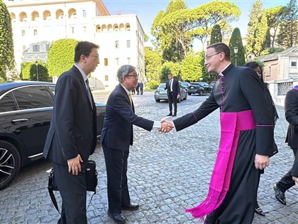 新教宗良十四世就職座車繞場掀旋風 陳建仁與150多國特使致賀[影]