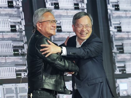黃仁勳現身美超微演講站台 梁見後大讚AI天才