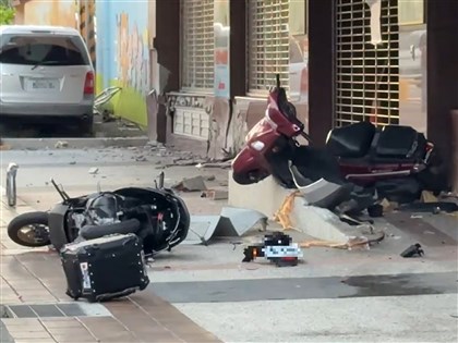台南玉井廂型車暴衝釀1死1傷 男駕駛稱癲癇發作