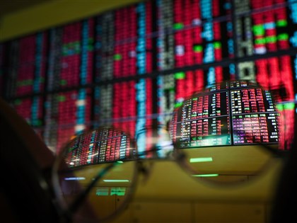 台股盤中漲勢收斂 拚站穩21600點