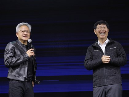 COMPUTEX劉揚偉演講指算力需求續增 黃仁勳：AI突破摩爾定律