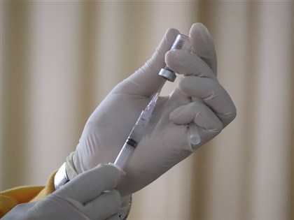 誰該補打COVID-19疫苗？美擬限65歲以上與高風險族群