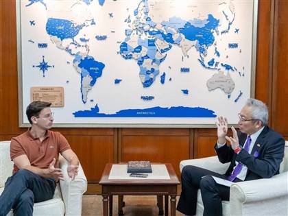 吳志中接受法媒專訪：民主台灣是中共威權體制的挑戰
