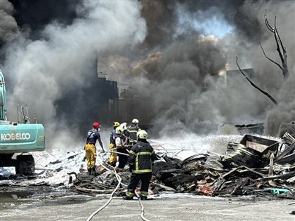 高雄仁武塑膠倉庫火警影響空品 環保局將開罰籲仁武大社居民關窗