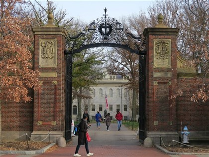 川普政府不准哈佛招收外國學生 校方反擊稱違法