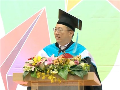 台中教大校長用AI致詞「放飛自我」學生讚超酷畢業典禮[影]