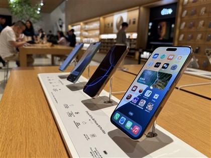 川普：對蘋果三星等手機製造商徵關稅 擬6月底實施