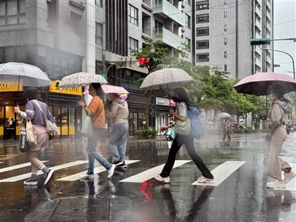 鋒面南移苗栗台中豪雨特報  花東留意強降雨