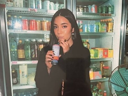 鹽埕市場成法國爵士專輯封面 台法混血歌手介紹台灣[影]