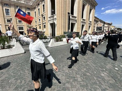 台灣天籟嗓音迴盪梵蒂岡  原聲童聲合唱團快閃演出