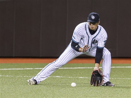 世壯運高國輝守三壘 踏大巨蛋笑言早知道晚1年退