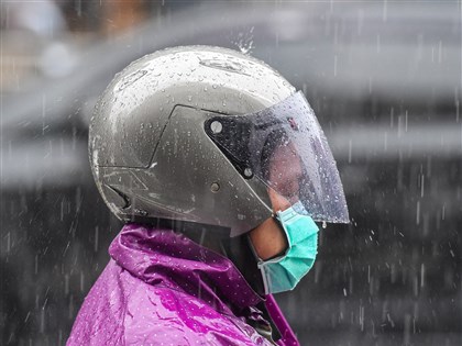 吳德榮：鋒面接近愈晚雨愈大 29日防雷擊強風及瞬間強降雨