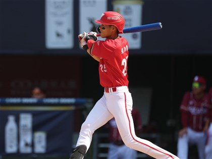 張政禹駕車桃園球場旁擦撞機車 味全球團致歉配合調查