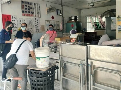 高雄潤餅老店疑爆食物中毒6人就醫 業者臉書：永久停業