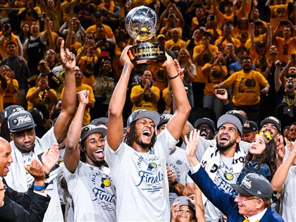 NBA溜馬大比分淘汰尼克 睽違25年晉級總冠軍賽[影]