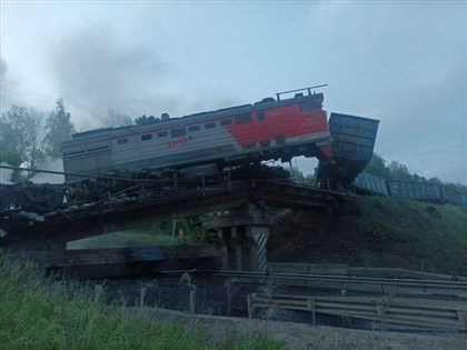 俄國又一橋塌、貨運火車部分車體墜橋 與烏接壤區事故7死69傷