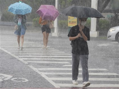 滯留鋒面影響天氣不穩定 10縣市豪大雨特報
