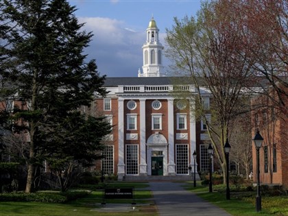 川普宣布禁止哈佛外籍新生申請簽證