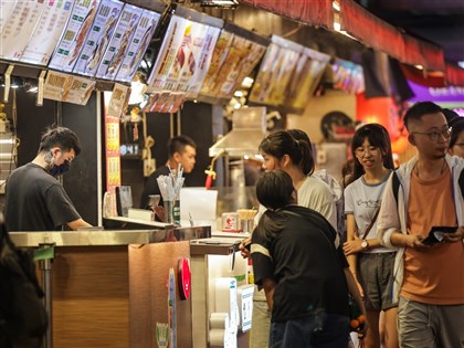 食安新規禁業者找錢再摸食物 食藥署：輔導優先、改正就不罰