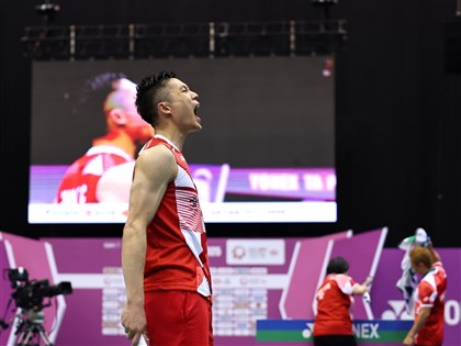 周天成逆轉勝中國李詩灃 晉印尼羽球公開賽4強[影]
