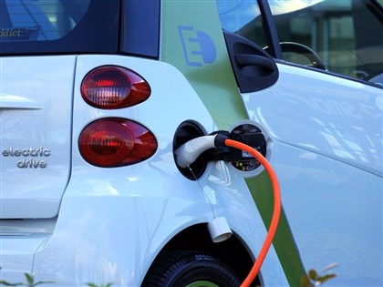 克服土地廣袤與嚴寒  挪威售出新車百分百EV將達標