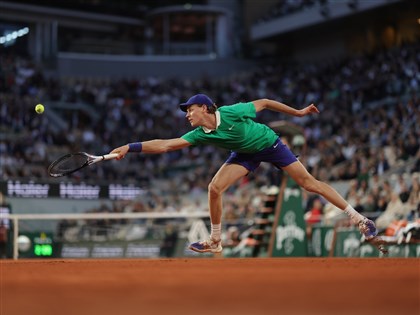 辛納直落三擊敗喬科維奇 法網決賽迎戰艾卡拉茲[影]