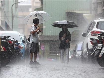 吳德榮：2熱帶擾動不確定性高 12日起防強降雨