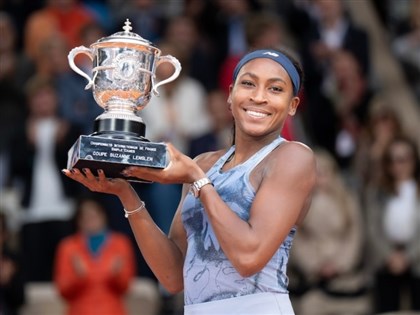 高夫鏖戰三盤擊倒莎芭蓮卡  勇奪首座法網后冠