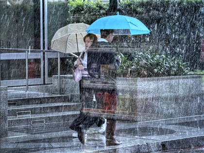 各地多雲到晴高溫悶熱上看34度 留意午後雷陣雨