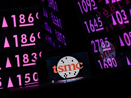 台積電勁揚40元 台股終場大漲451點收復半年線