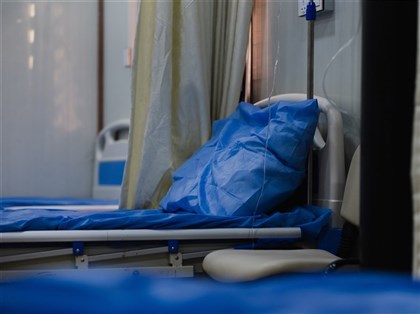 COVID重症死亡創單週新高 30多歲男併發腦炎亡