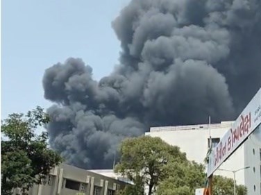 印度航空波音787客機傳墜毀 機上逾100人[影]