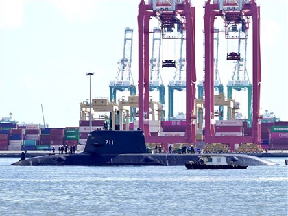 海鯤艦高雄港內浮航 軍事學者：應能依規劃完成海測