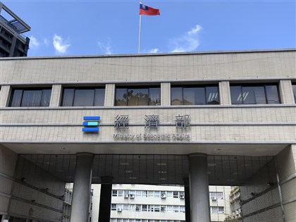 經濟部3箭齊發 台廠IC設計導入先進製程比率拚達45%