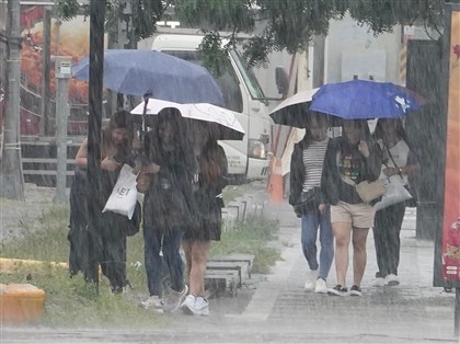 17日水氣盛午後各地有雨 桃園以北、宜蘭防豪雨