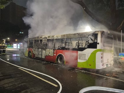 北市262路電動公車起火 同批20輛停派
