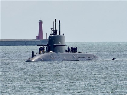 台船：海鯤艦首次海上動態組合測試順利完成
