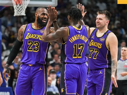 ESPN：巴斯家族同意將洛杉磯湖人售出