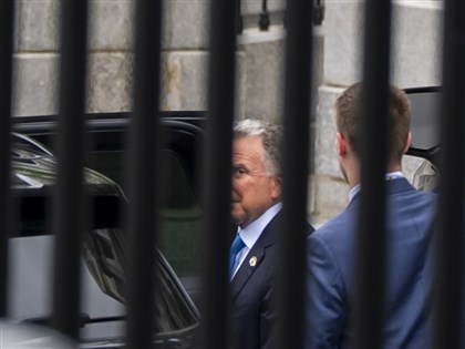 路透：美特使與伊朗外長數度通話 試圖終結危機