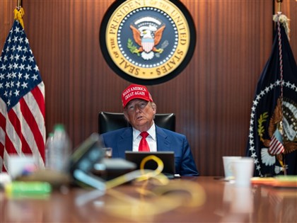 伊朗向美軍駐卡達基地射彈 美媒：川普開戰情室會議