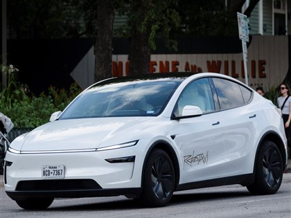 網傳Robotaxi走錯車道影片 美當局聯繫特斯拉