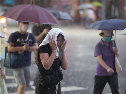高空冷心低壓移入 吳德榮：午後雷雨恐延續至夜間