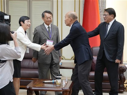 潘孟安率大法官被提名人拜會 韓國瑜祝順利過關