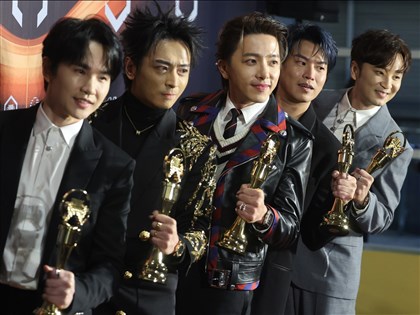 「星期五晚上」摘金曲年度歌曲 Energy霸氣宣告唱跳時代來臨