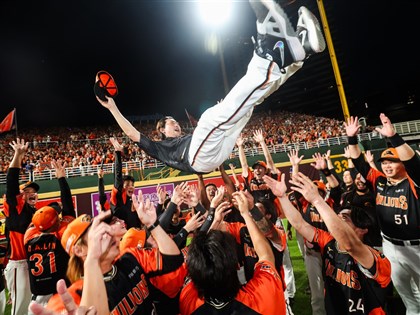 統一獅拋上半季封王彩帶 奪隊史第18座季冠軍