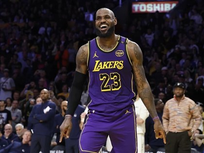 NBA詹姆斯執行球員選項留湖人 迎接破紀錄第23個賽季