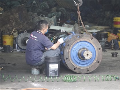 新台幣升值風暴 5月製造業景氣亮衰退藍燈15個月首見
