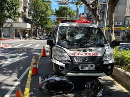北市民間救護車撞死男騎士 駕駛無照將送辦