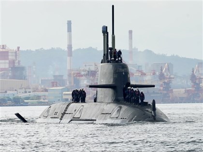 海鯤艦完成第3次浮航海試 台船：依結果調校改善