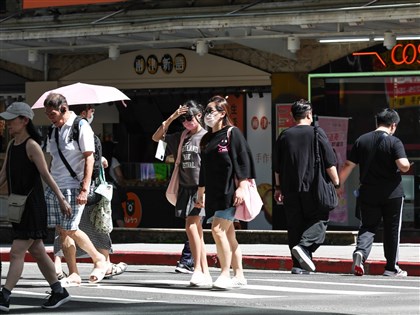 各地晴朗炎熱須防曬 輕度颱風木恩生成對台無直接影響